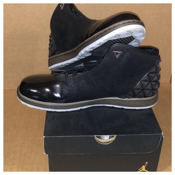 Jordan Instigator 705076-003 Colorway: Black/Wolf Grey - Picture 2 of 8